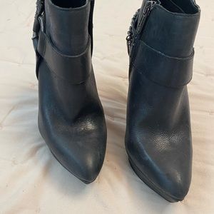 Jessica Sympson black all leather heel booties size 5